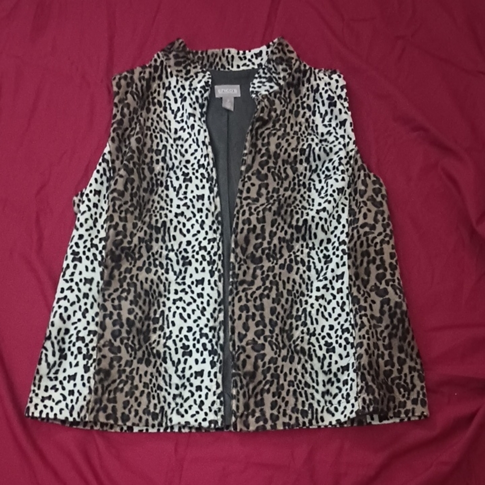 Chico's Animal Print Vest - Black and Brown Size 2 Spring Soft Fashionable Fuzzy